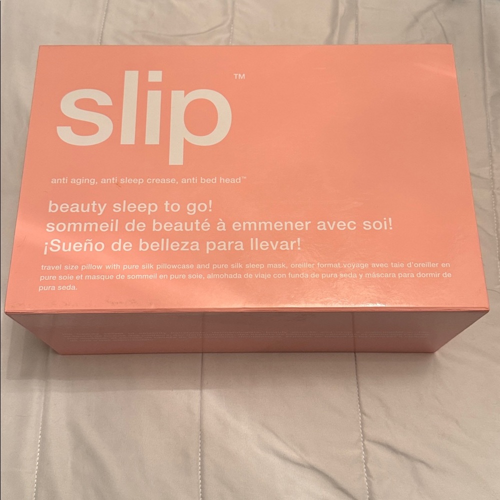Slip Beauty Travel Pillow and eye mask Set in pink